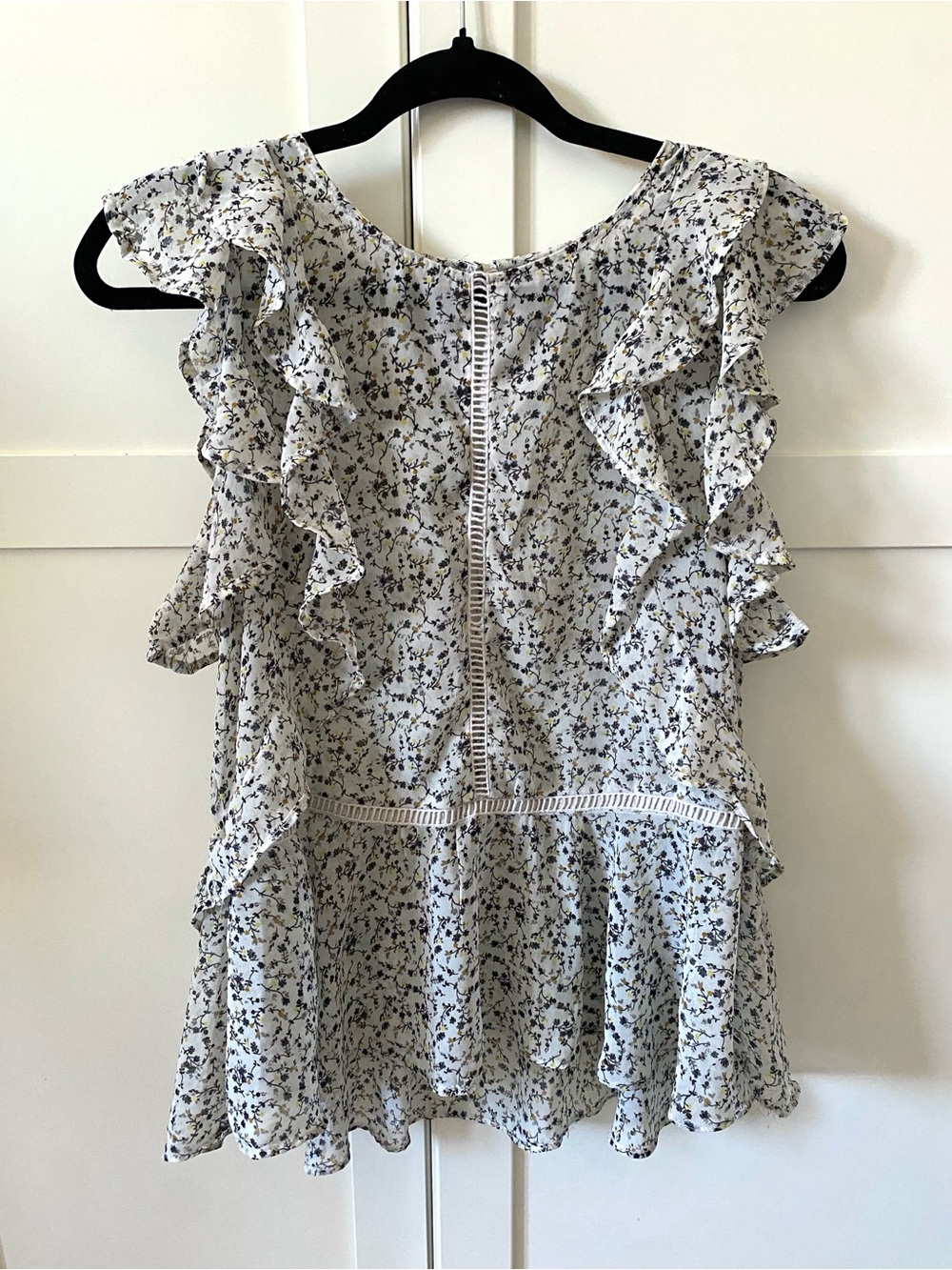 Vera Moda White Floral Ruffle Sleeveless Blouse Romantic Cottagecore Size L